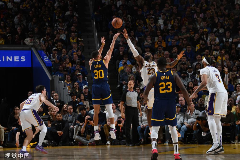 赛场从来不 赛场从来不